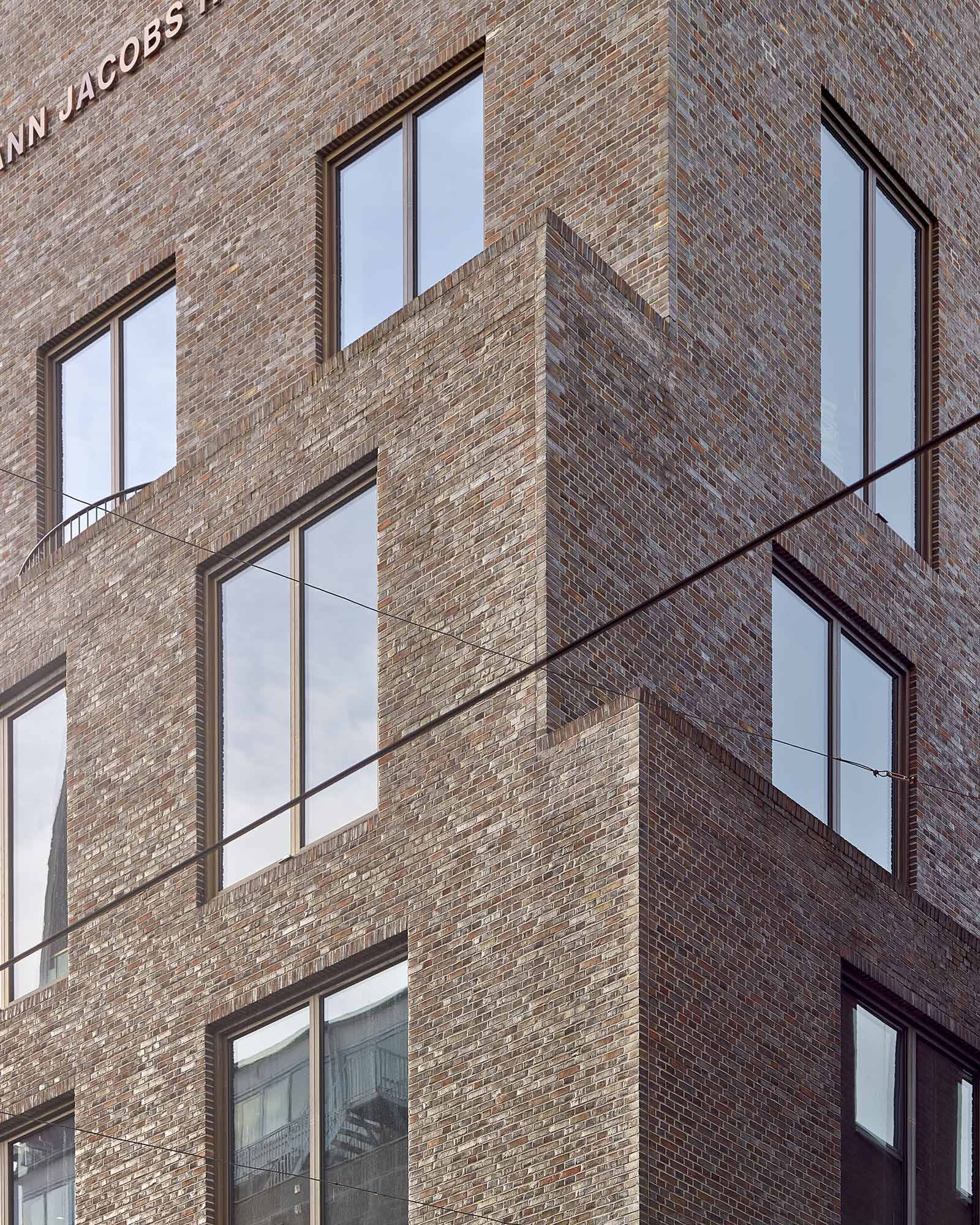 Johann Jacobs Haus   3/12